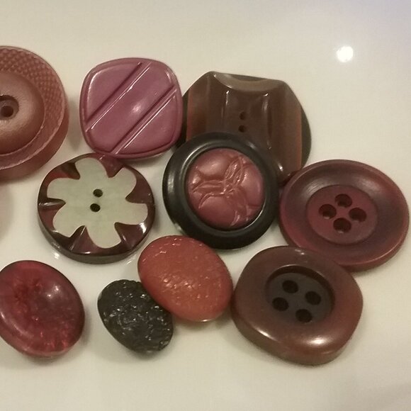 Maroon & Brown Retro Buttons Mixed Sizes and Styles - Collection of 18 - Picture 2 of 6